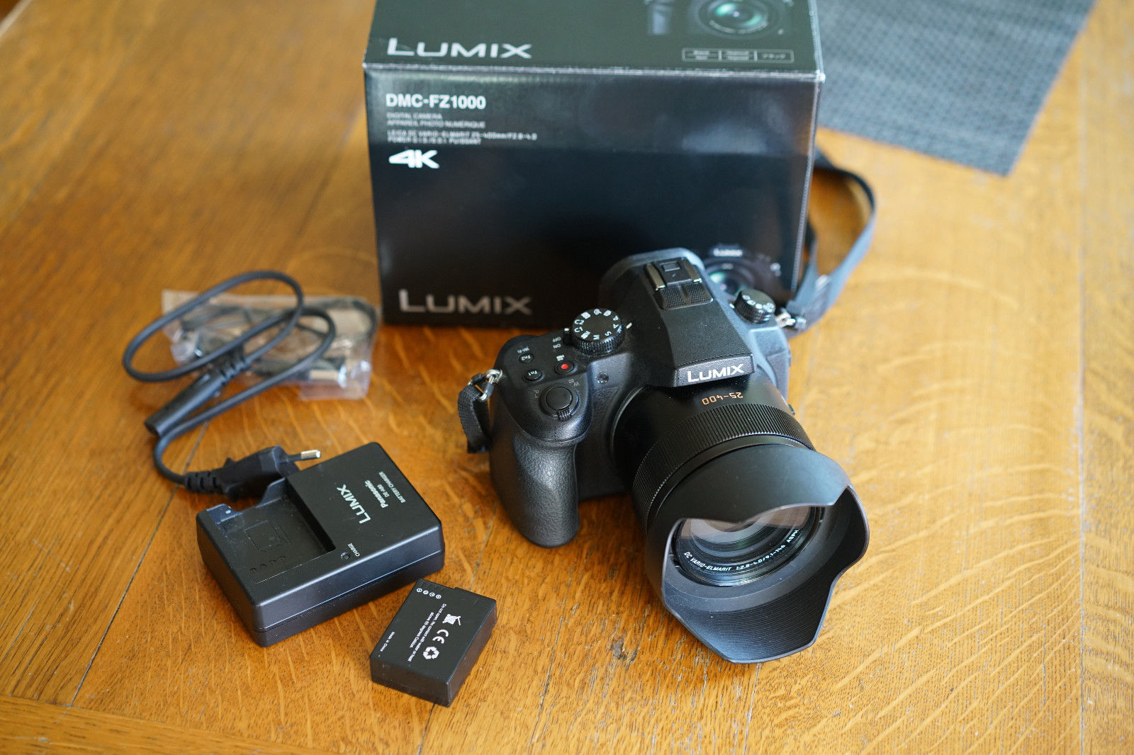 Panasonic LUMIX DMC-FZ1000 20.1 MP Digitalkamera - Schwarz