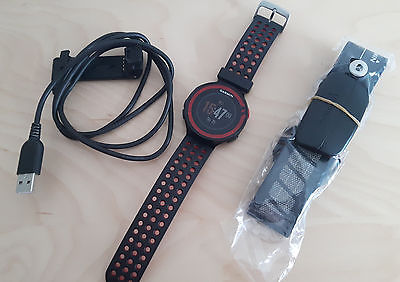 Garmin GPS-Laufuhr Forerunner 220 in schwarz/rot mit HR Brustgurt