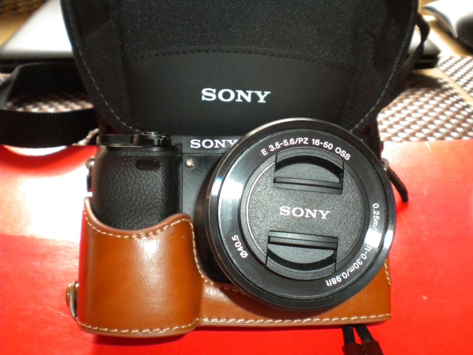 Sony Alpha ILCE-6000L 24.3 MP SLR-Digitalkamera - Schwarz 