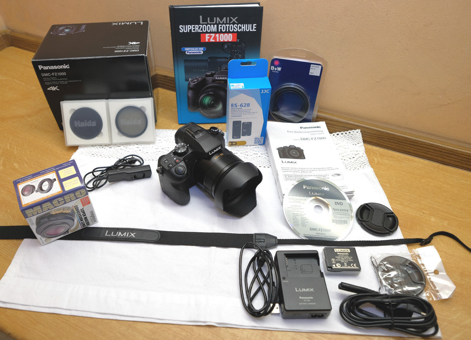 Panasonic LUMIX DMC-FZ1000 20.1 MP Digitalkamera  Leica 25-400 Zoomobjektiv