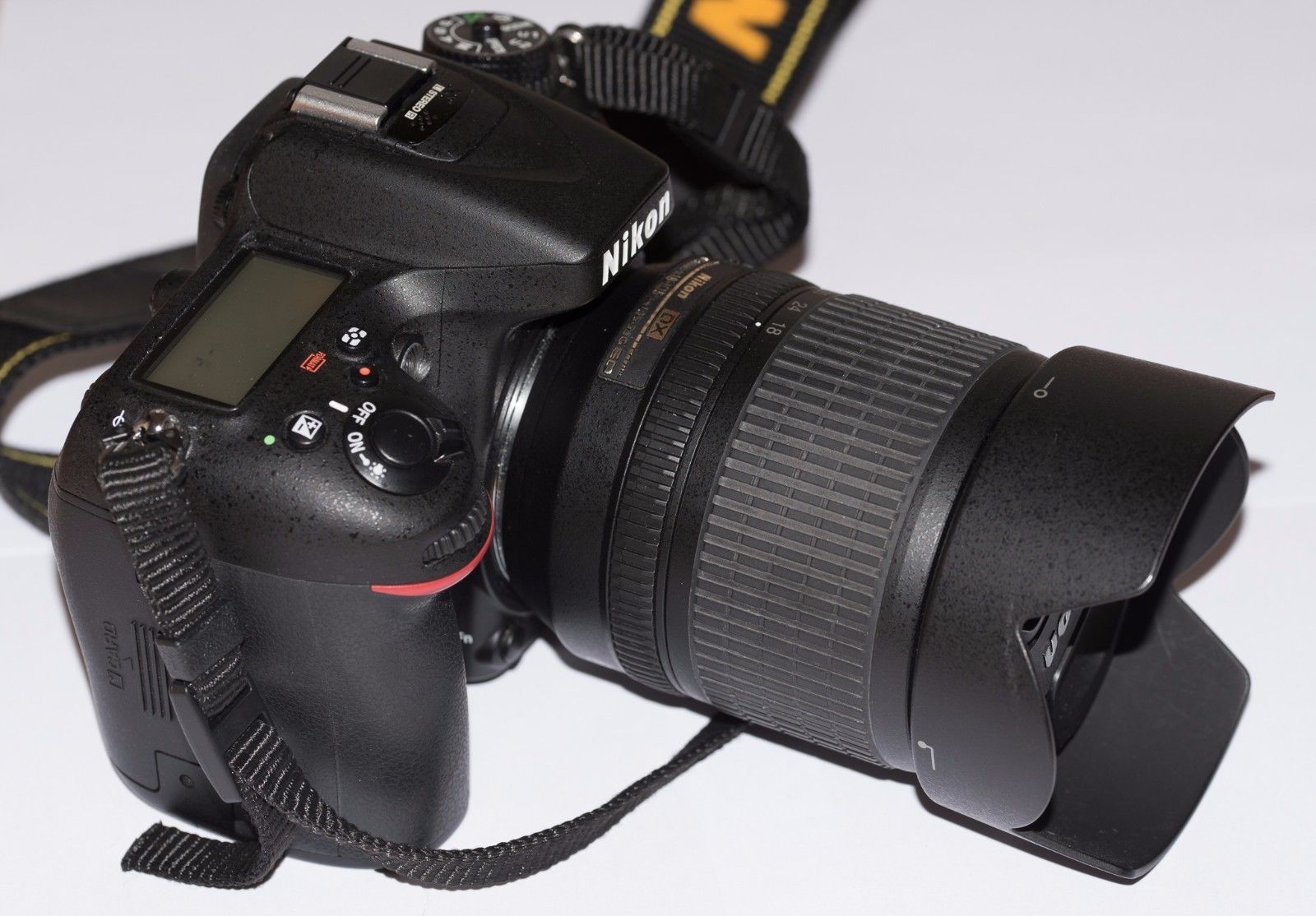 Nikon D D7100 24.1 MP SLR-Digitalkamera - Schwarz (Kit m/ AF-S DX 18-105mm f/3.5