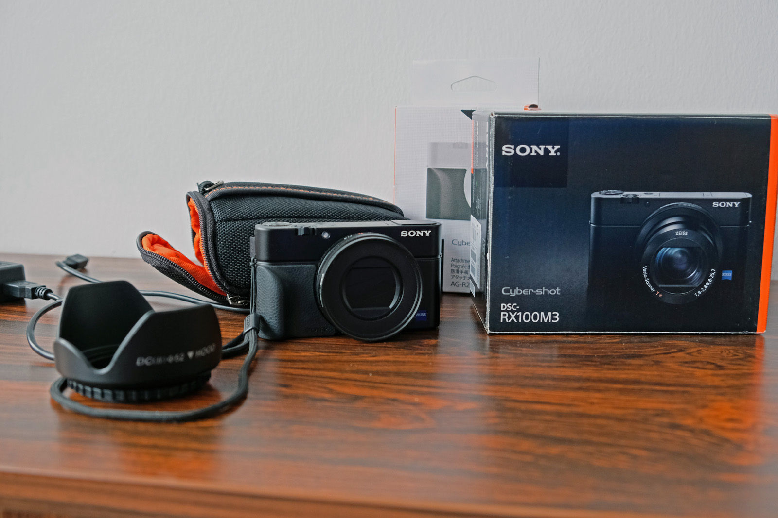 SONY Digitalkamera DSC-RX 100M3 III in OVP Zubehörpaket siehe text