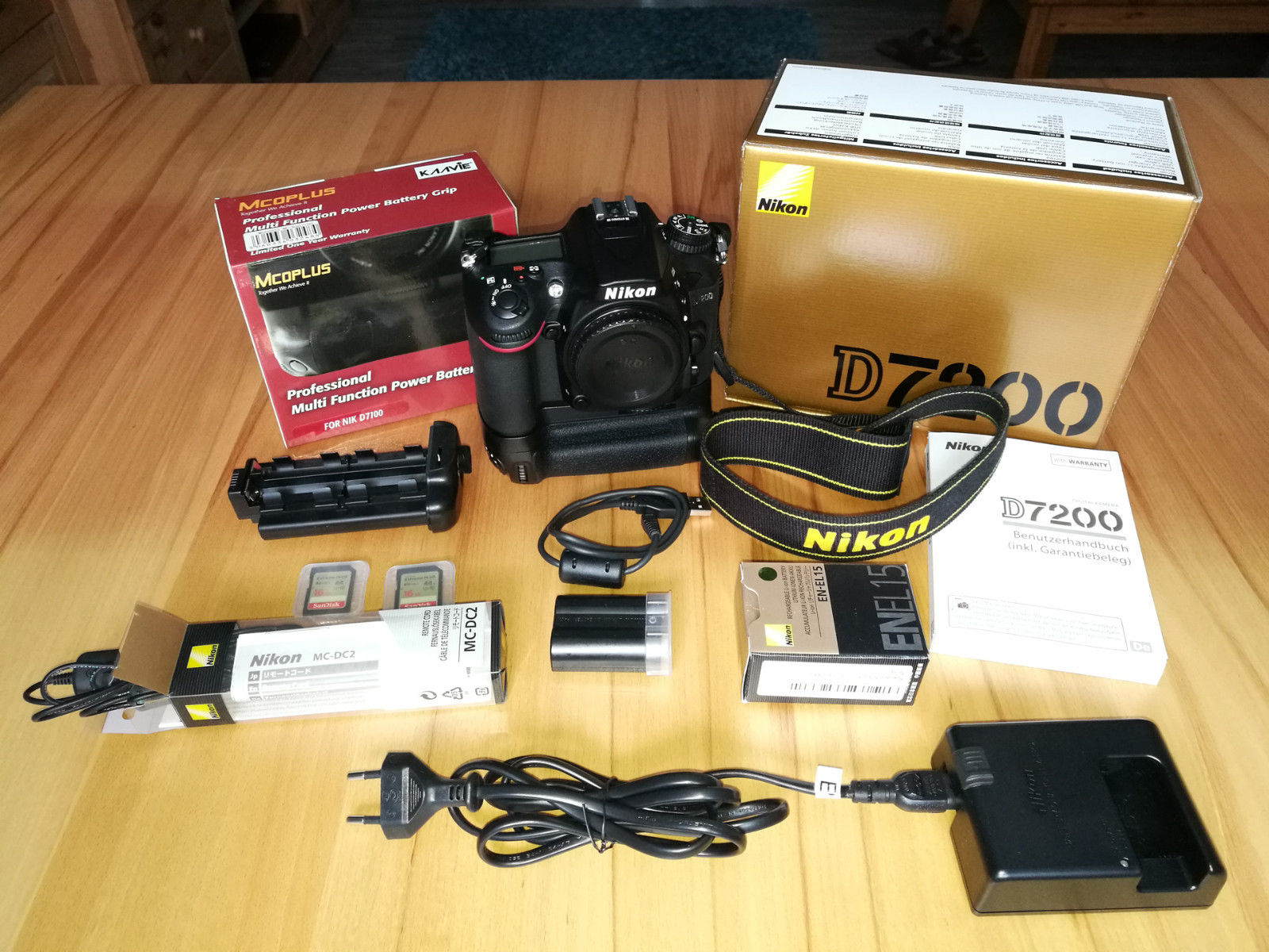 Nikon D7200 SLR-Digitalkamera (24 Megapixel, 8 cm (3,2 Zoll) LCD-Display, Wi-Fi
