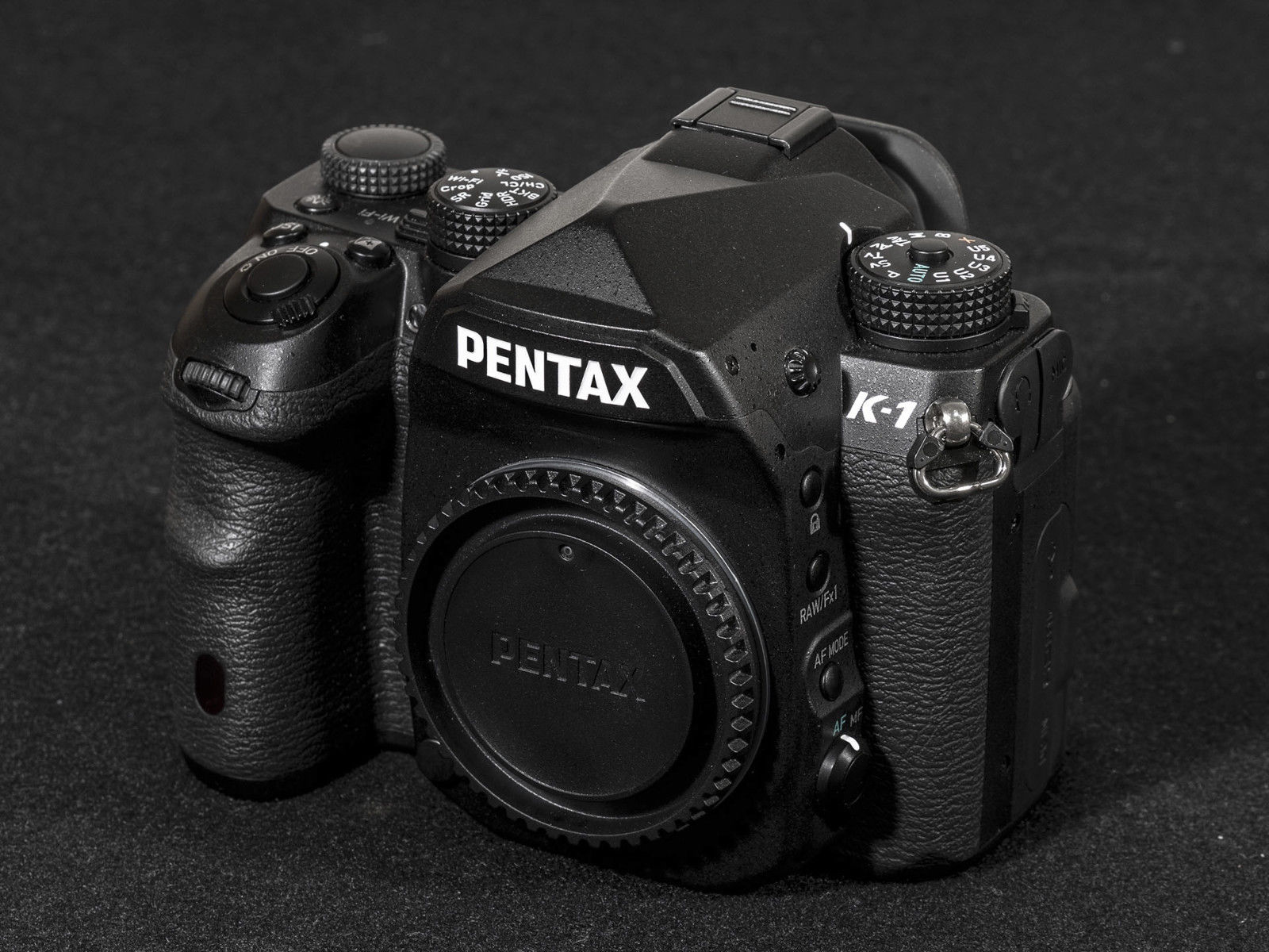 PENTAX K-1 VOLLFORMAT Kamera 36,4 MPixel, nur Gehäuse, NEUWERTIG, K1
