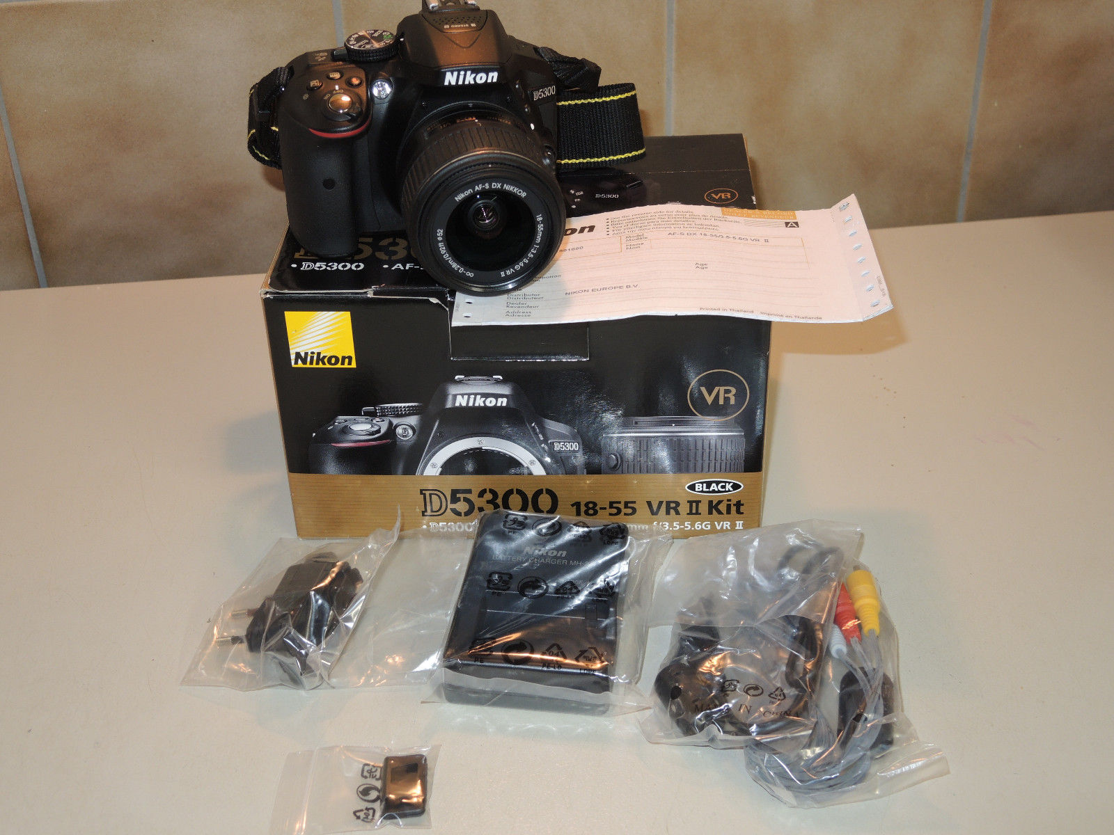 Nikon D D5300 24.2 MP SLR-Digitalkamera - Schwarz (Kit m/ AF-S DX 18-55mm )