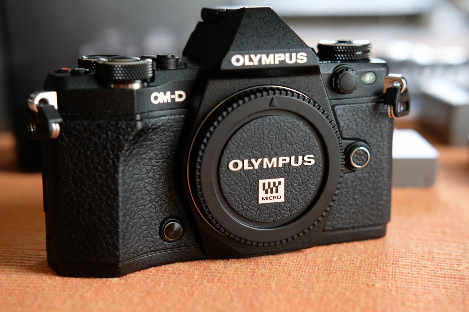 Olympus OM-D E-M5 Mark II - Schwarz, Garantie, mit Zubehörpaket