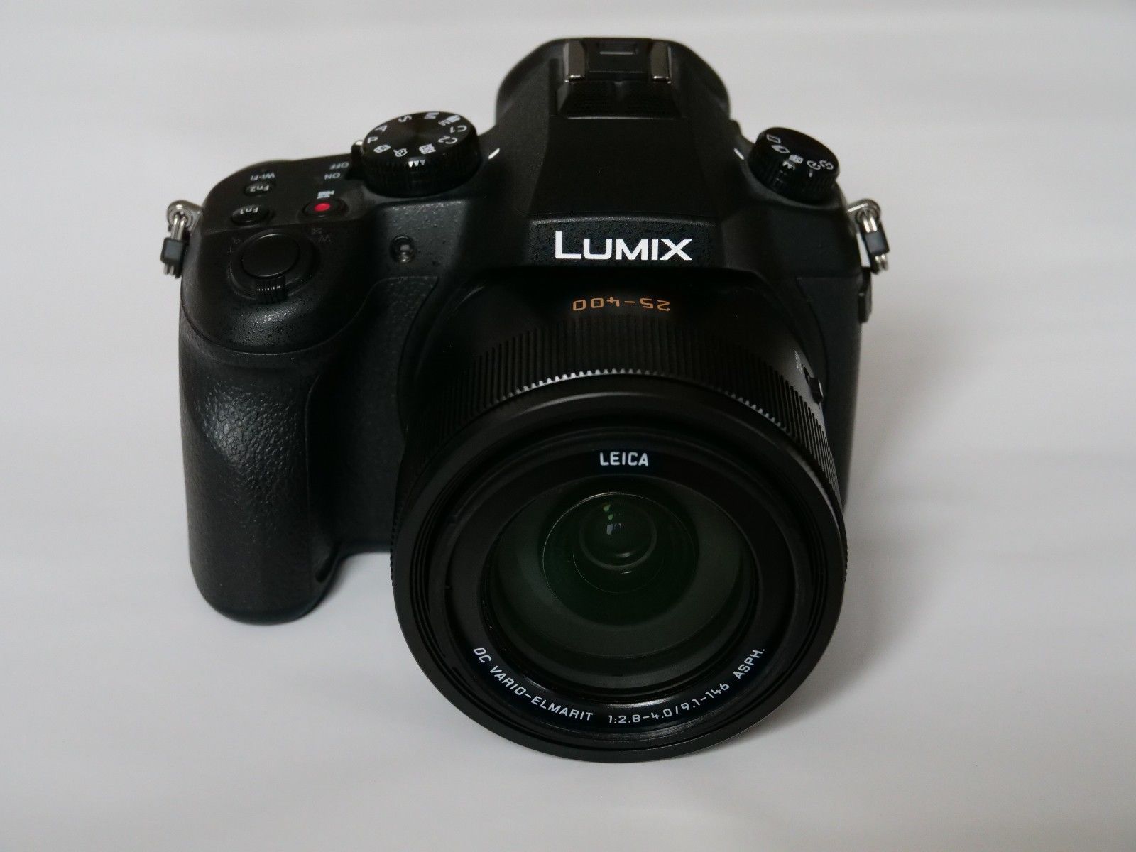 Panasonic LUMIX DMC-FZ1000 Digitalkamera mit Extras