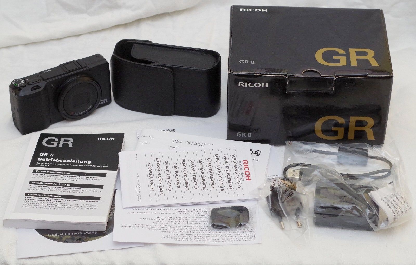 Ricoh GR II Digitalkamera, wie neu, 266 Auslösungen, Zubehörpaket: Ricoh Tasche