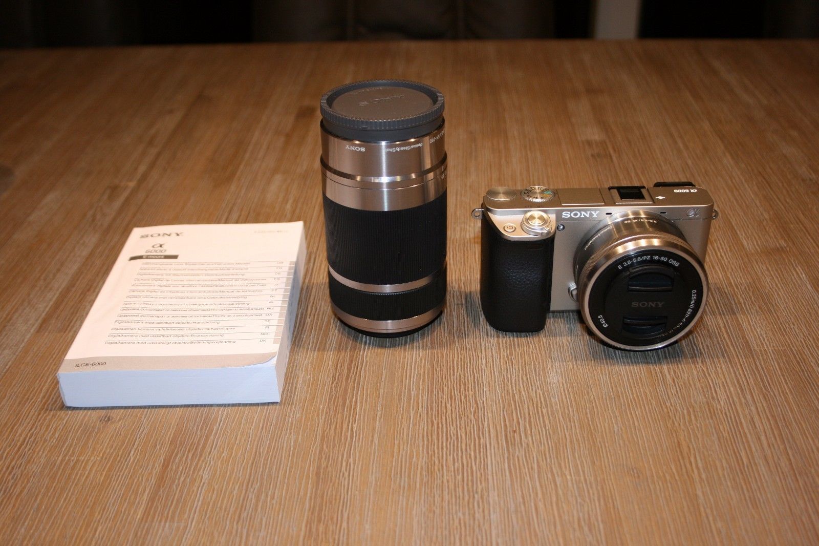 Sony Alpha 6000 24,3 MP Digitalkamera - Silber (Kit mit 16-50mm und 55-210mm...