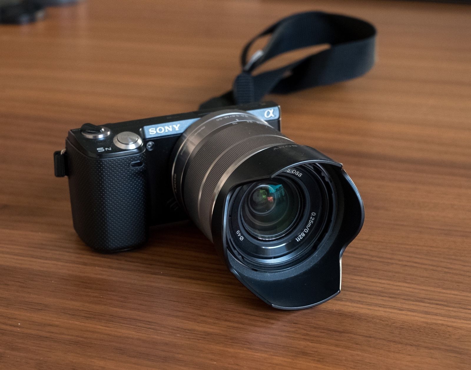Sony Alpha NEX-5N E-Mount Systemkamera in Schwarz (Kit mit 18-55mm Objektiv)