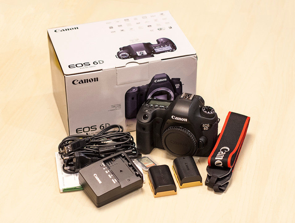 Canon EOS 6D 20.2 MP SLR-Digitalkamera (Gehäuse) + Zubehörpaket