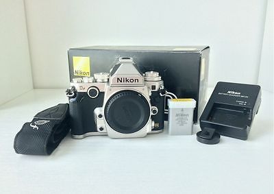 Nikon Df 16.2MP Digitalkamera - Schwarz (Nur Gehäuse)