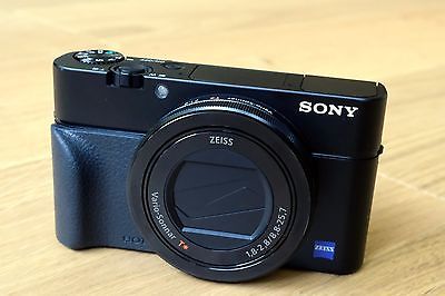 Sony DSC-RX100 III Digitalkamera 20 Megapixel, 3 Zoll Display, Full HD schwarz