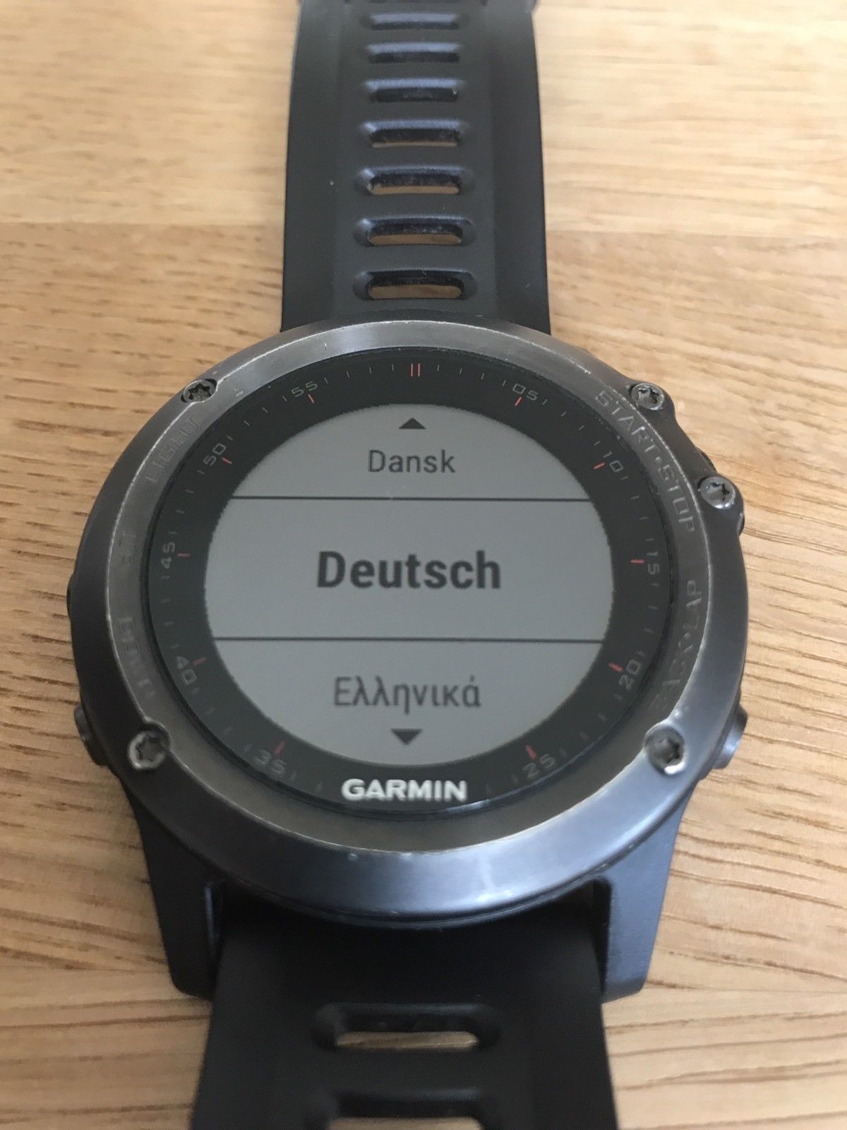 Garmin Fenix 3 - GPS Sportuhr mit schwarzem Sportarmband 