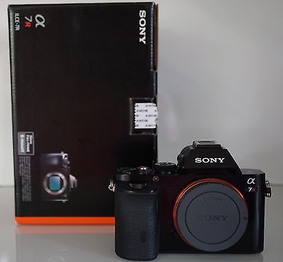 Sony Alpha ILCE-7R / A7R - 36.4 MP Digitalkamera DSLM Gehäuse Body