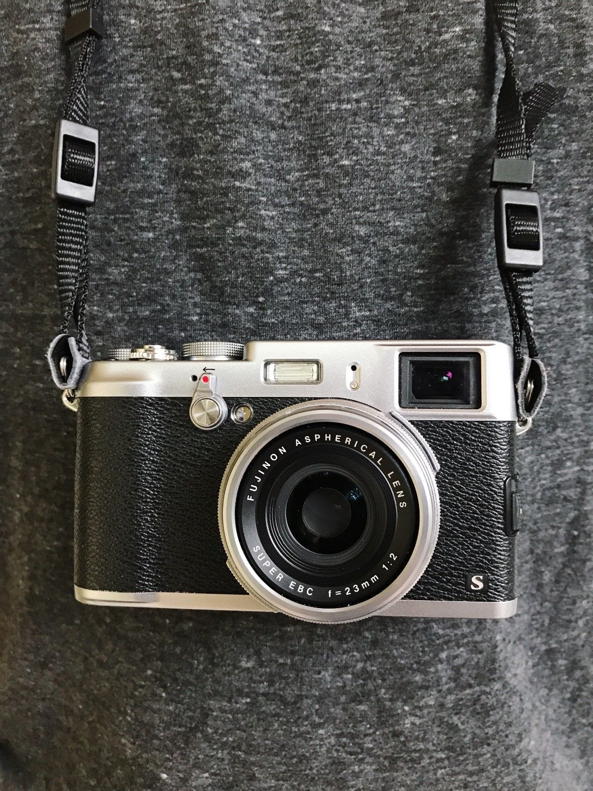 Original Fujifilm X100S 16.3MP Digitalkamera - Silber EFL 23mm Kamera Fuji