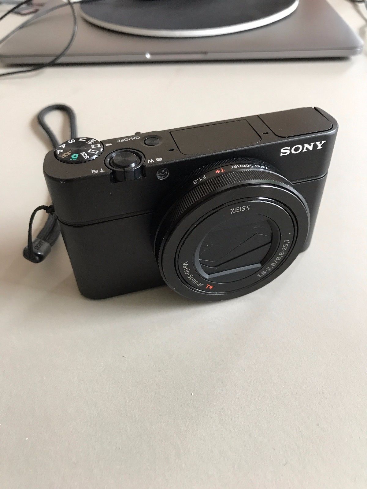 Sony Cyber-shot DSC-RX100M3 20,2 MP Digitalkamera