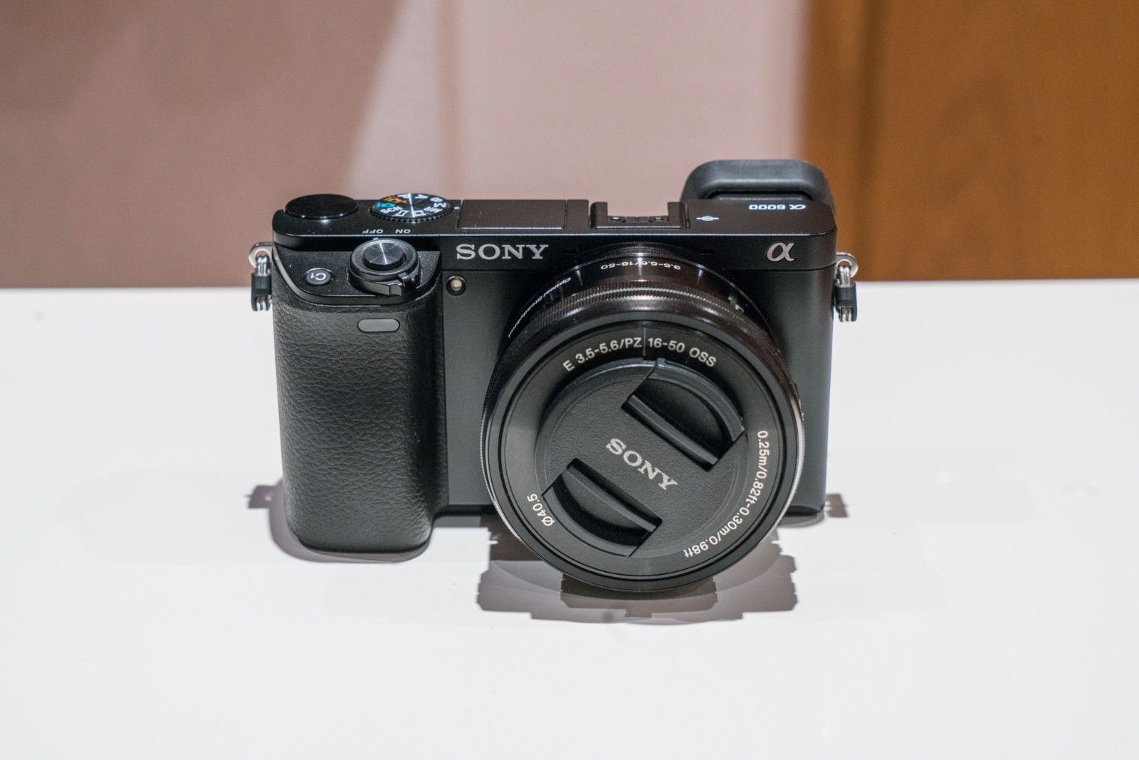 Sony Alpha ILCE-6000L 24.3 MP SLR-Digitalkamera - Schwarz (Kit m/ E PZ 16-50mm f