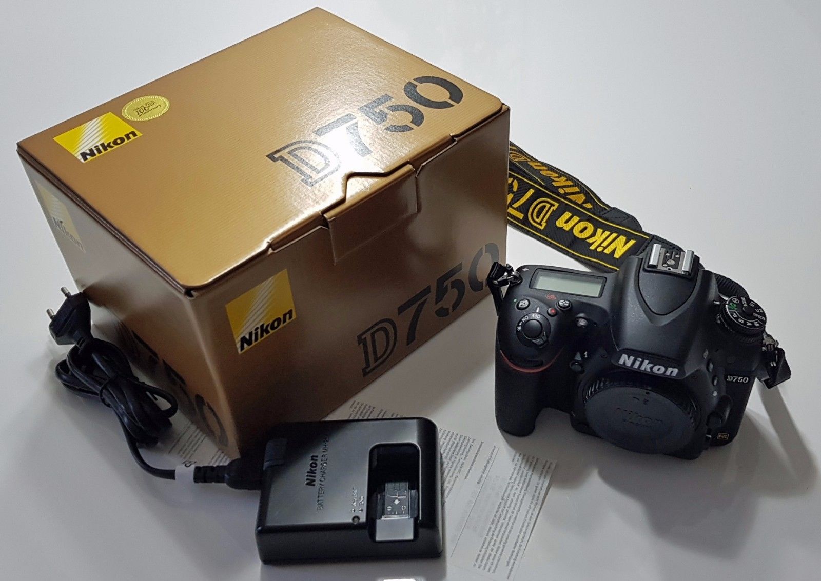Nikon D750 SLR-Digitalkamera 24,3 Megapixel, schwarz, nur Gehäuse, Garantie