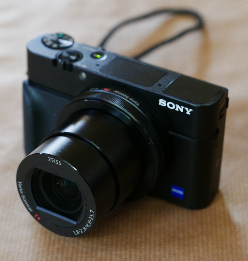 Sony DSC-RX100 M3 III Premium Kompaktkamera mit Zeiss 1.8