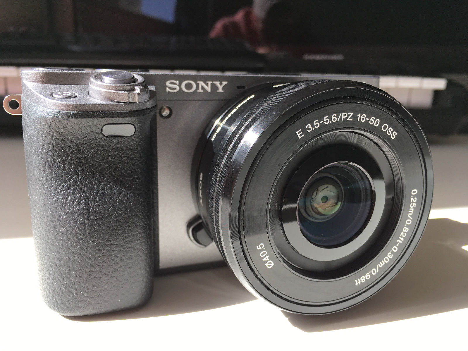 Sony Alpha 6000 Systemkamera inkl. SEL-P1650 Objektiv graphit-grau