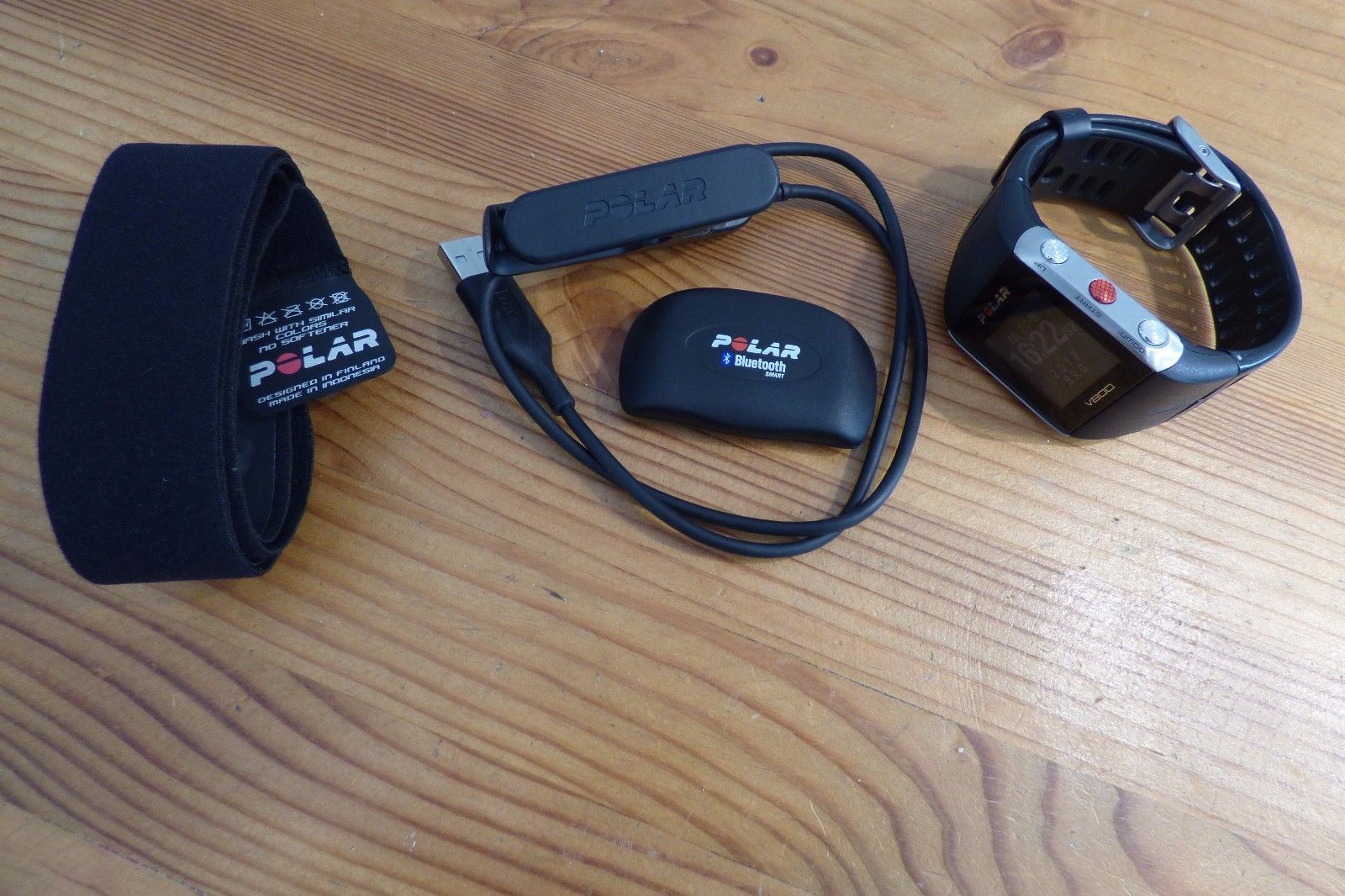 Polar V800 GPS HR mit H7 Herzfrequenzsensor, Soft Strap und Anschlusskabel