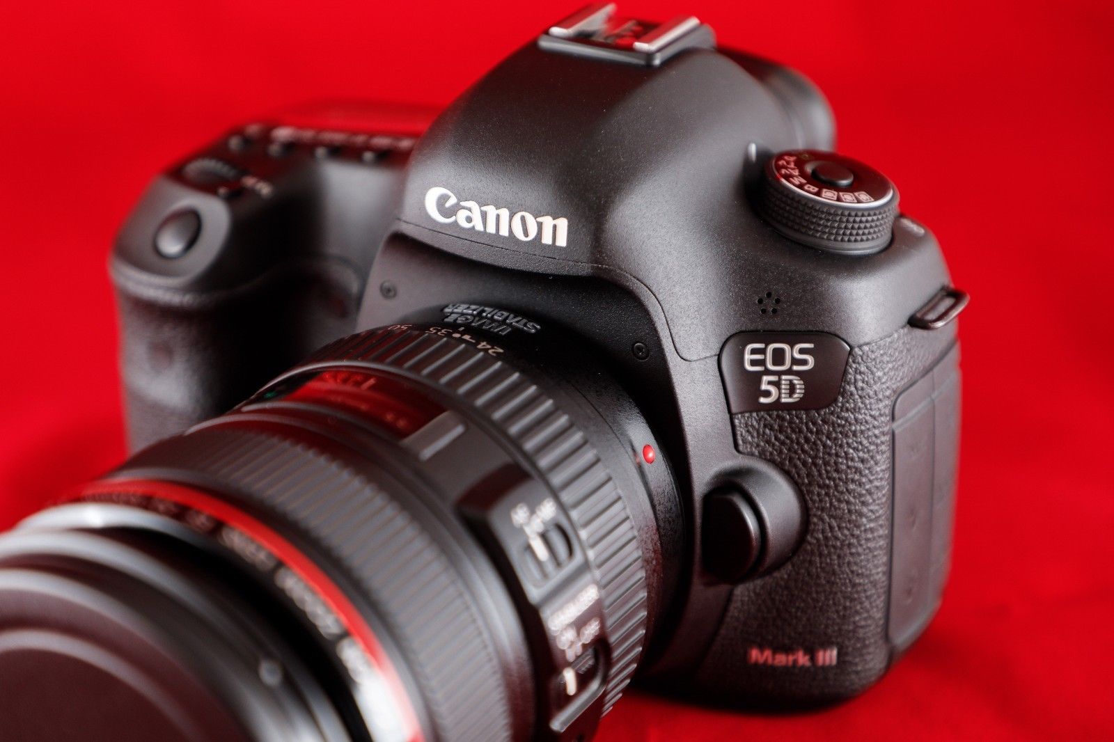 Canon EOS 5D Mark III 22.3 MP SLR-Digitalkamera (Nur Gehäuse)