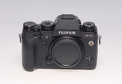 Fujifilm X series X-T1 - Schwarz - mit Aufsteckblitz -  Vorführstück