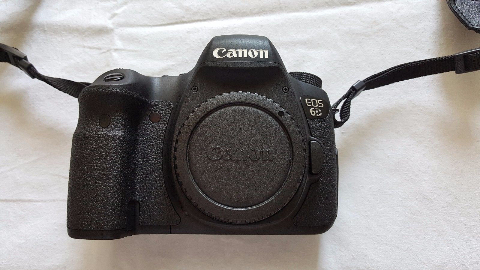 Canon EOS 6D 20,2 MP SLR-Digitalkamera Body   1885 Auslösungen   Neuwertig!