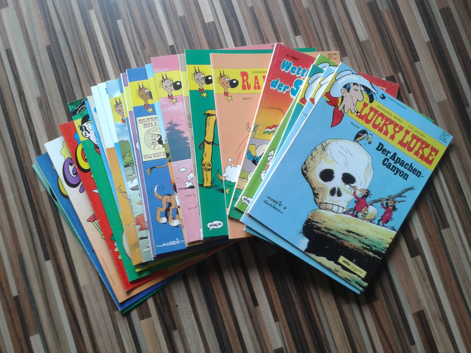 24 Comics Comic Sammlung Paket Kiste Lucky Luke Garfield Rantanplan Asterix