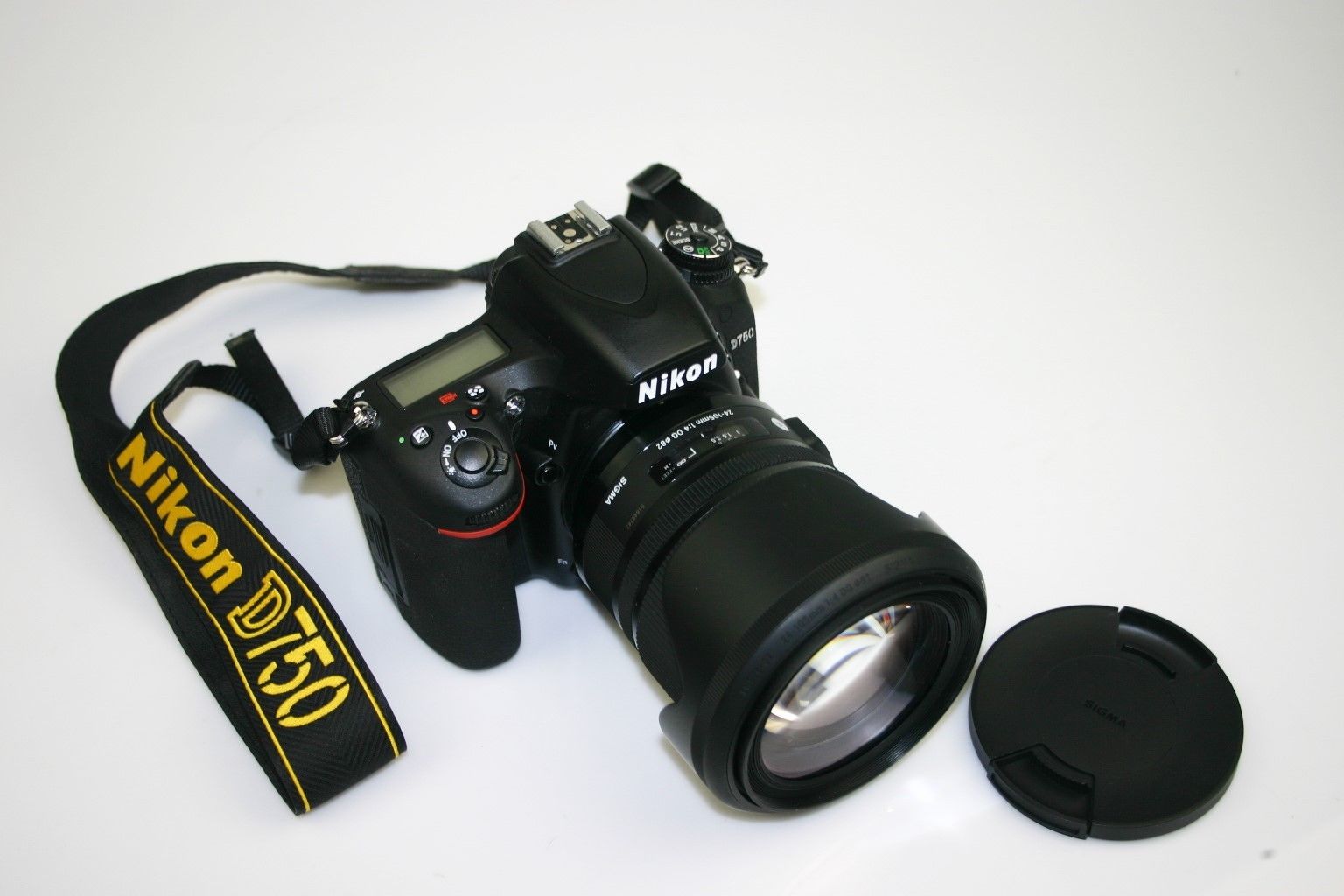 Nikon D D750 24.3 MP SLR-Digitalkamera mit SIgma 24-105mm - 685 Auslösungen !