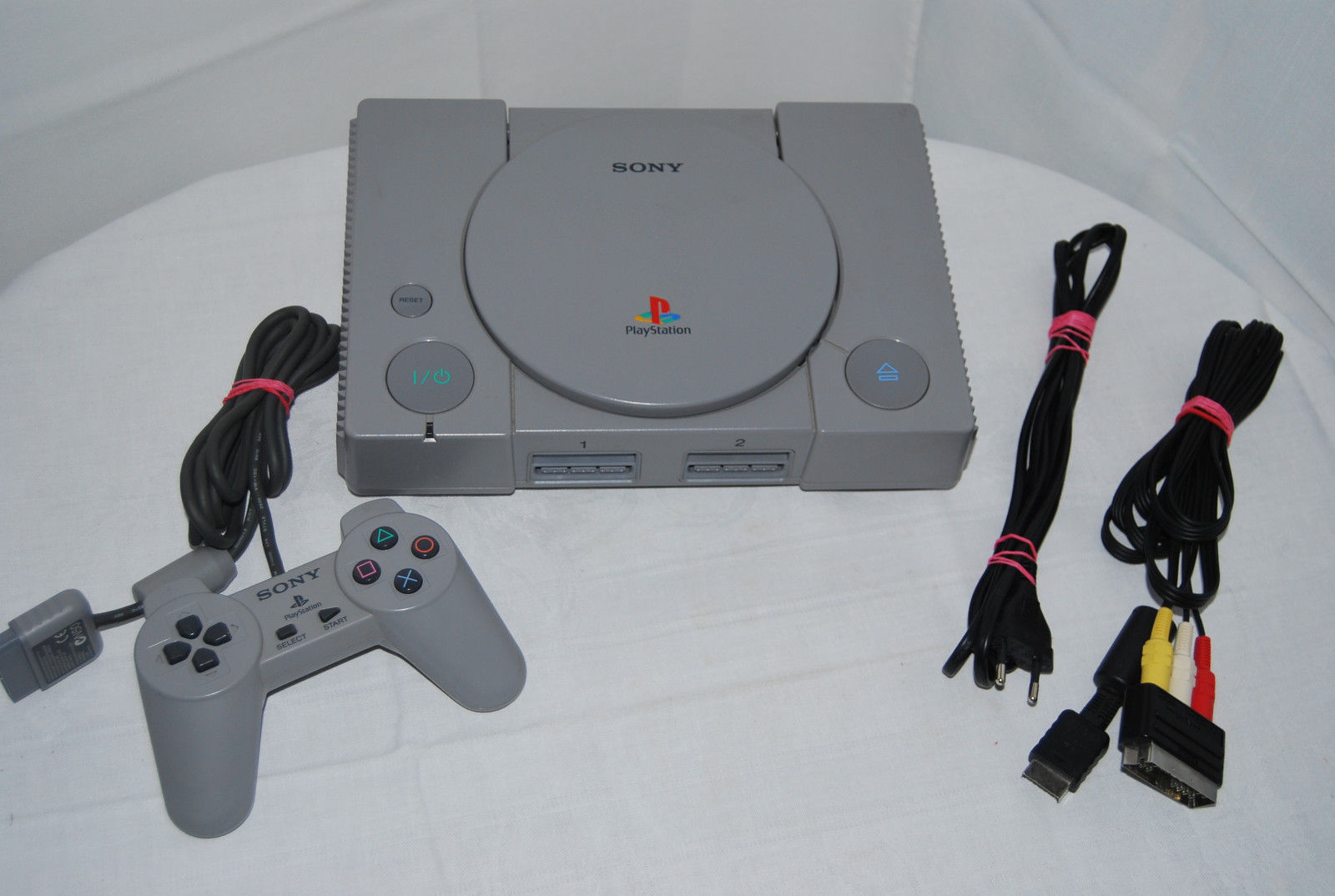 Playstation 1 / Ps1 - Konsole + Original Controller + Alle Kabel + 1 Spiel