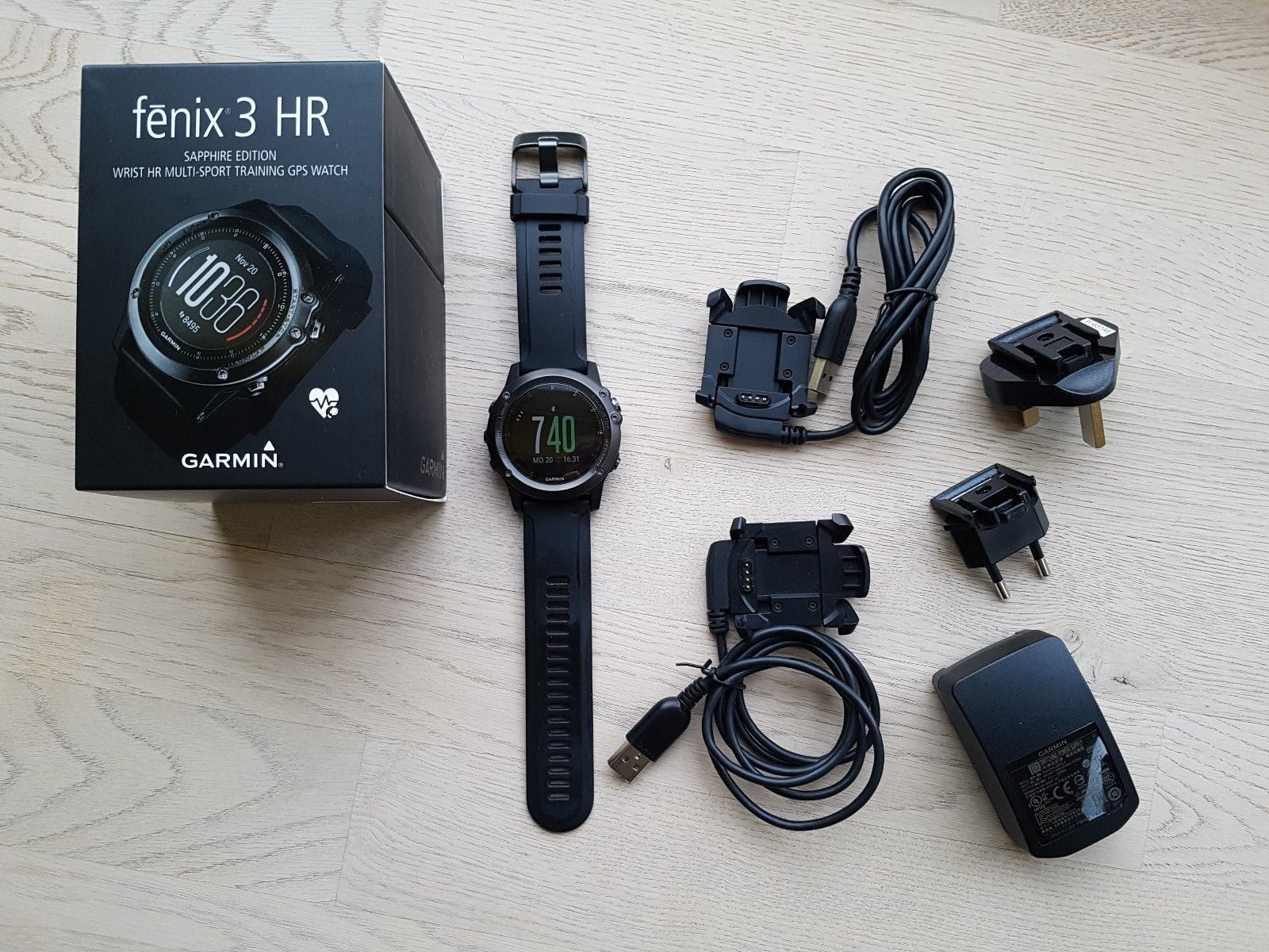 GARMIN FENIX 3 HR Saphire Edition Multisport Training GPS Uhr, mit 2 Ladeschalen