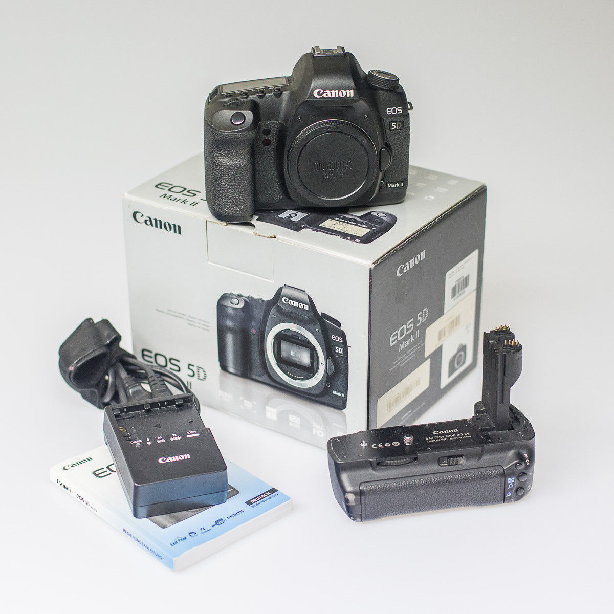 Canon EOS 5D Mark II 21,1 MP Digitalkamera Gehäuse + Batteriegriff