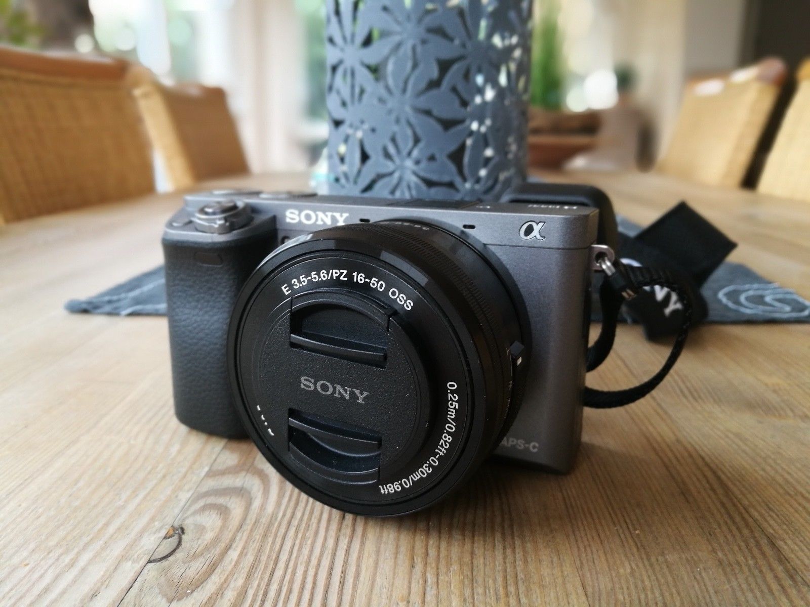 Sony Alpha ILCE-6000L 24.3 MP SLR-Digitalkamera - Graphit Grau (Kit m/ E PZ...
