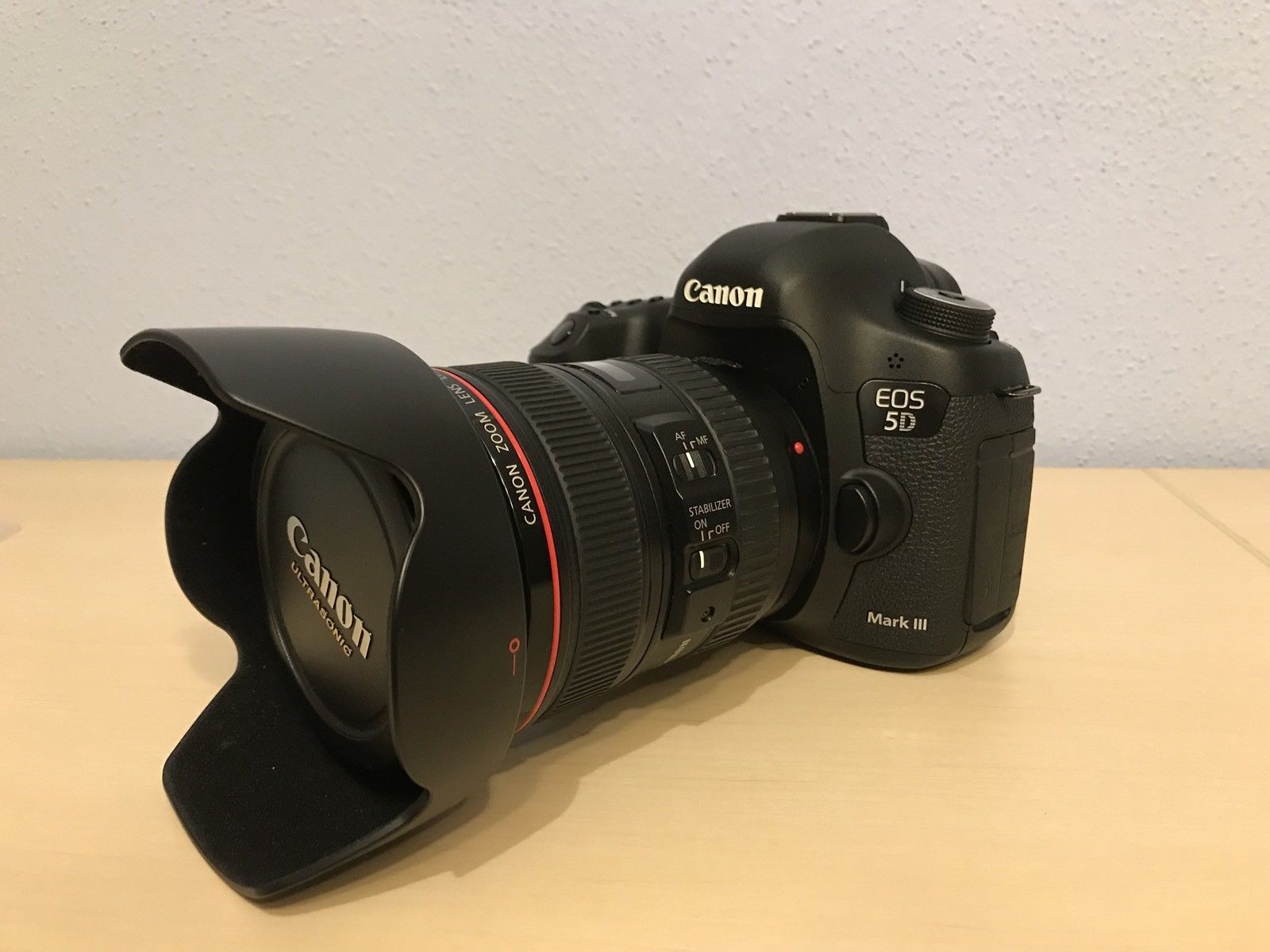 Canon EOS 5D Mark III 22.3 MP SLR-Digitalkamera - Schwarz (Kit m/ EF 24-105mm f…