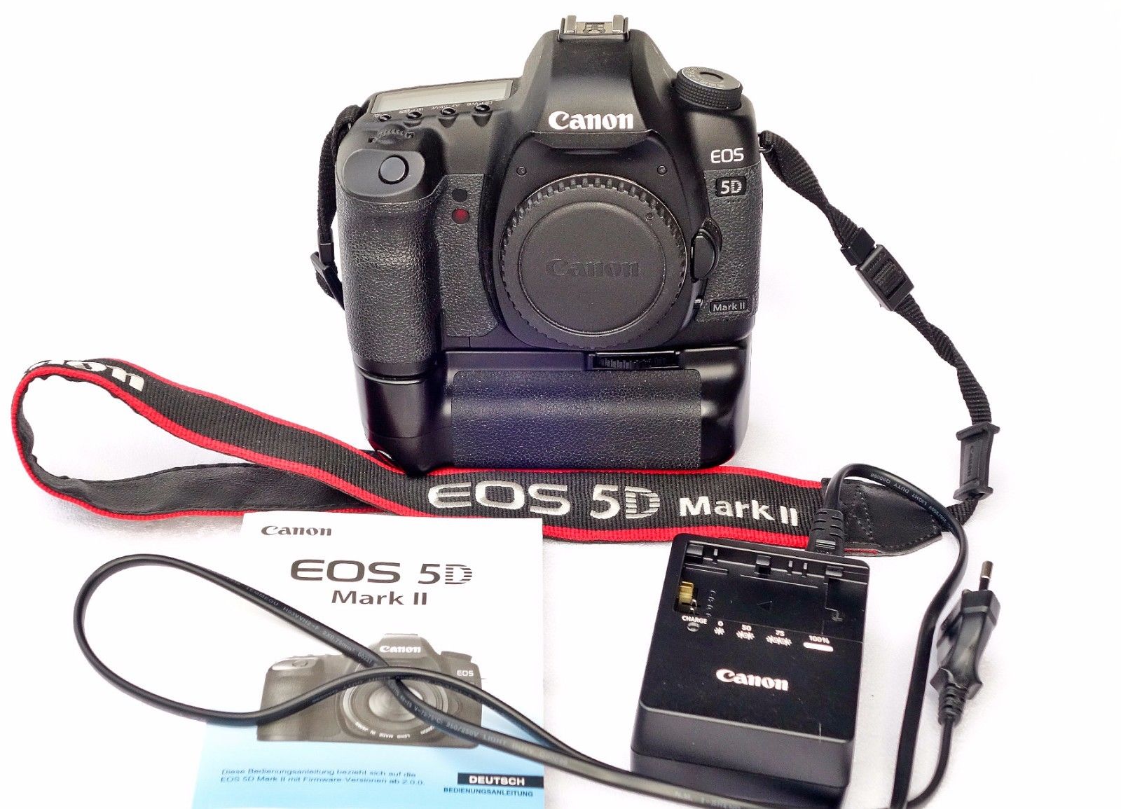 Canon EOS 5D Mark II 21,1 MP Digitalkamera mit Batteriegriff 