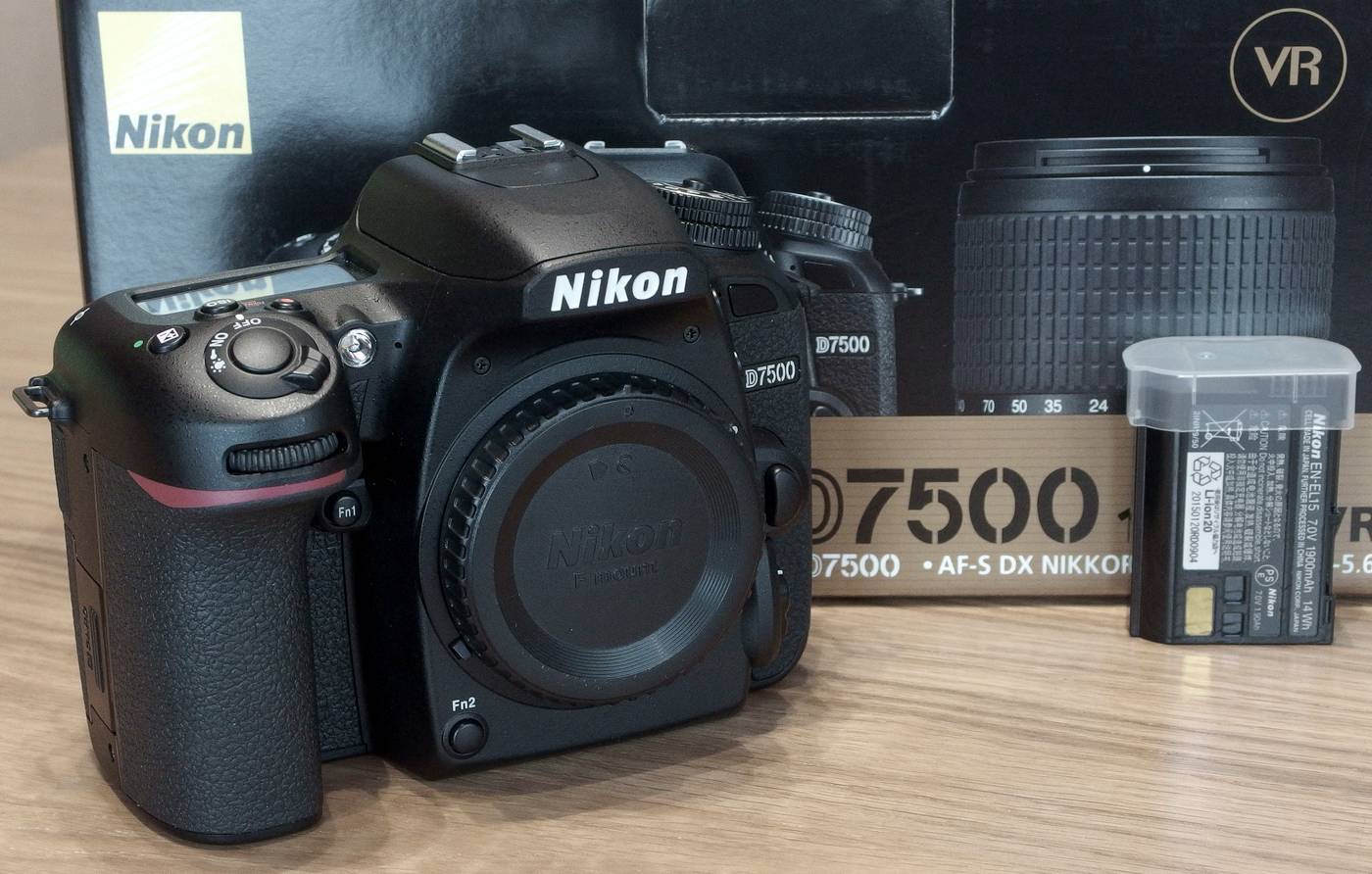 Nikon D7500 (nur Gehäuse), aus 07/2017, 1.210 Klicks, Topzustand