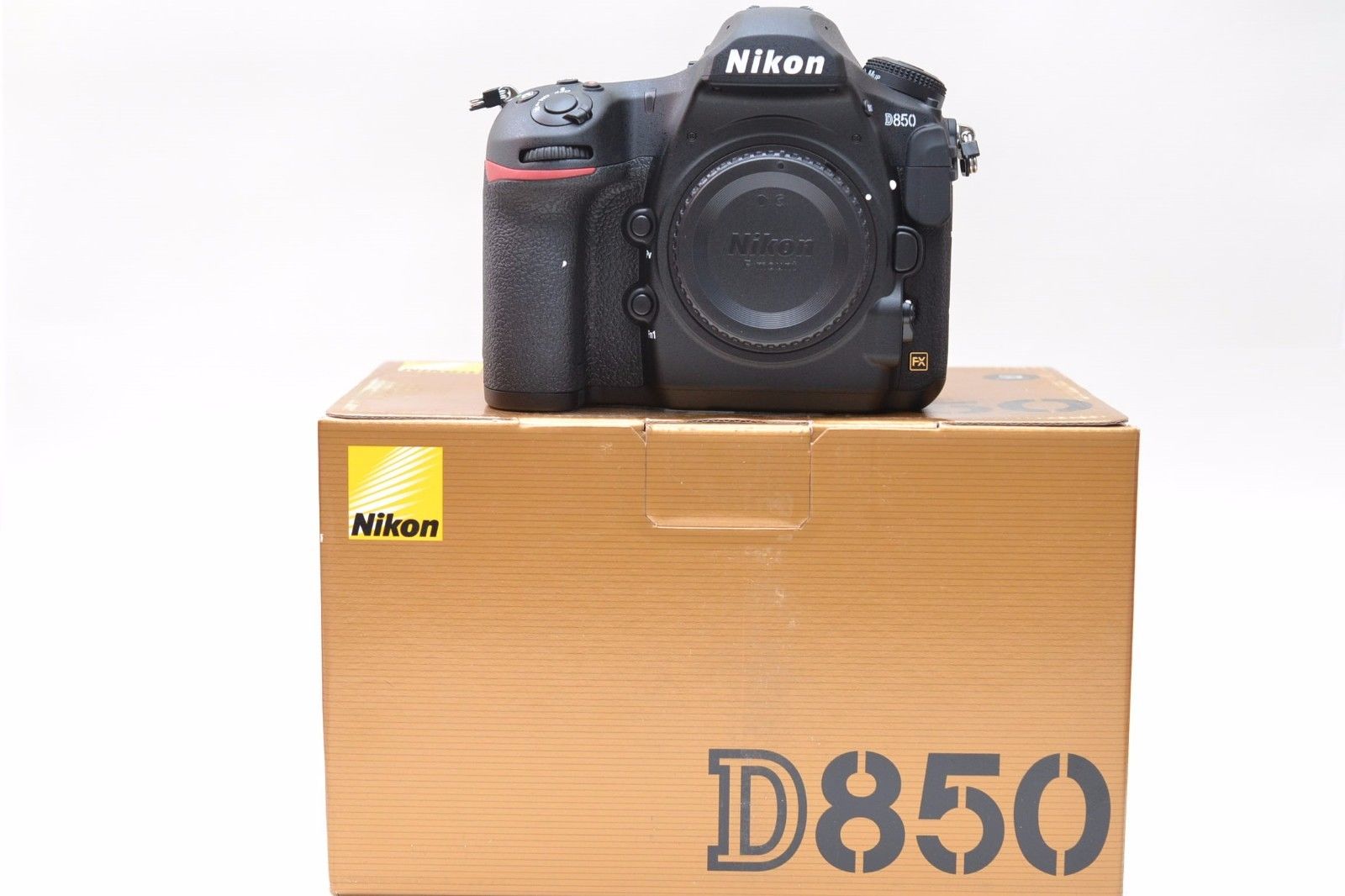 New Nikon D850 45.7MP FX CMOS Sensor 4K Video - 3 Year Warranty