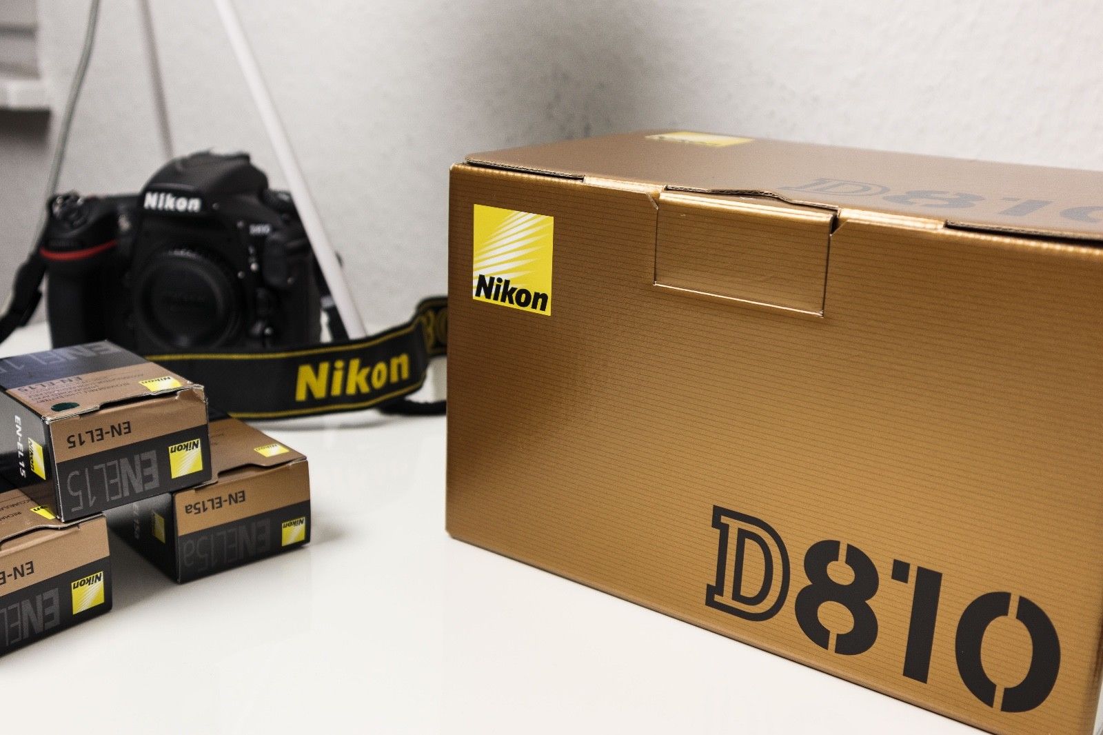 Nikon D810 36.3MP Digitalkamera Schwarz (Gehäuse) VBA410AE mit Zubehörpaket TOP!