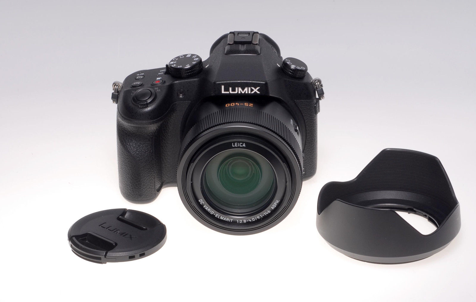 Panasonic LUMIX DMC-FZ1000 20.1 MP Digitalkamera - Schwarz - Vorführstück