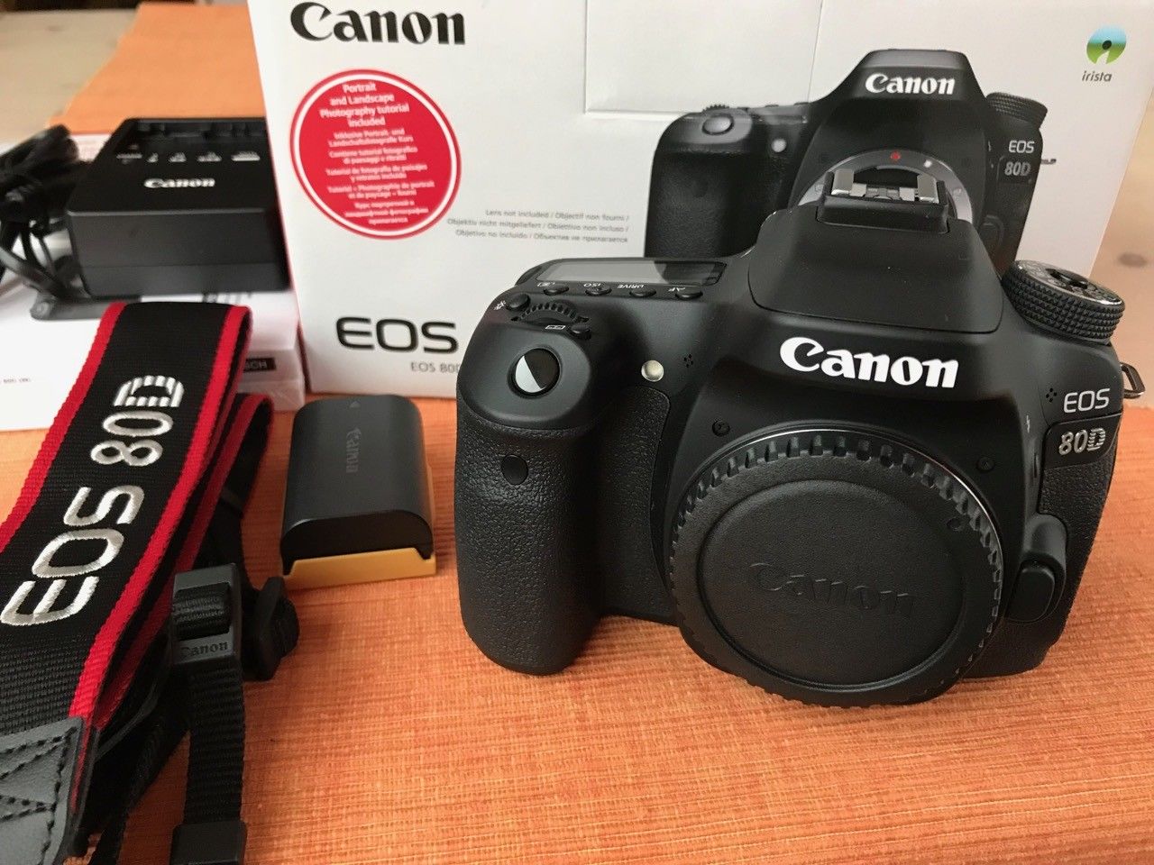 Canon EOS 80D 24.2 MP SLR-schwarz (nur Gehäuse), neuwertig, 37 Auslösungen!!