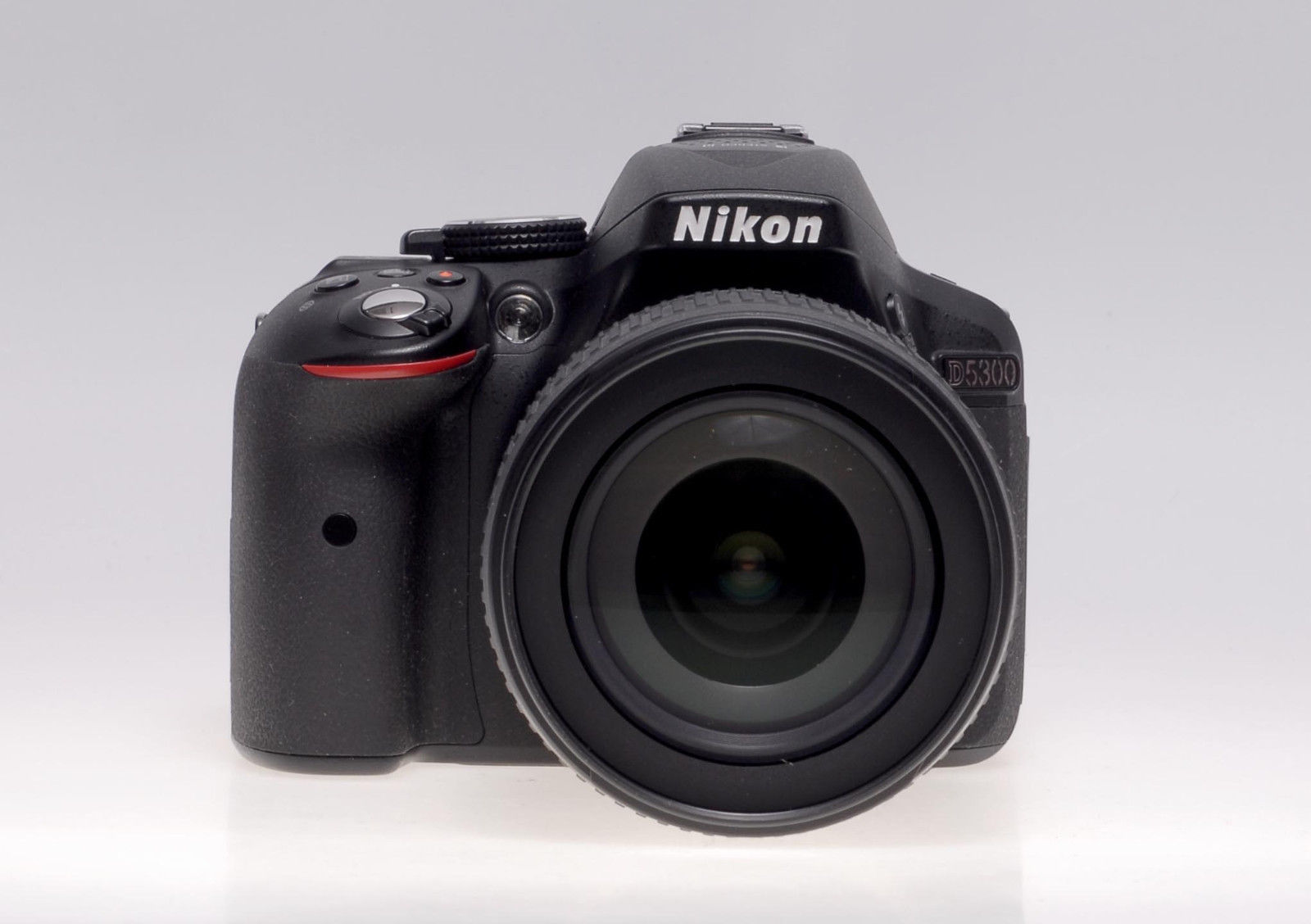 Nikon D D5300 - Schwarz mit AF-S DX 18-105mm f/3.5-5,6 G ED VR - gebraucht