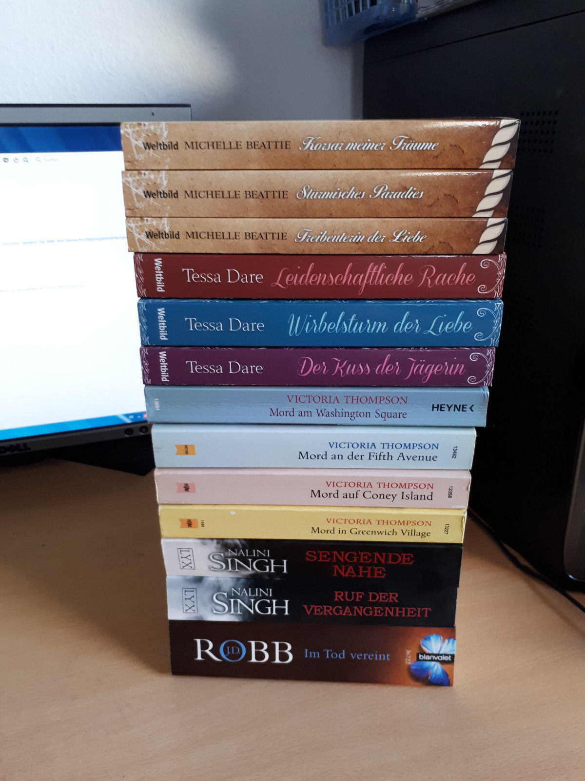 4 Kg Romane ( Bücher ) Nora Roberts ,Victoria Thompson, J.D.Robb
