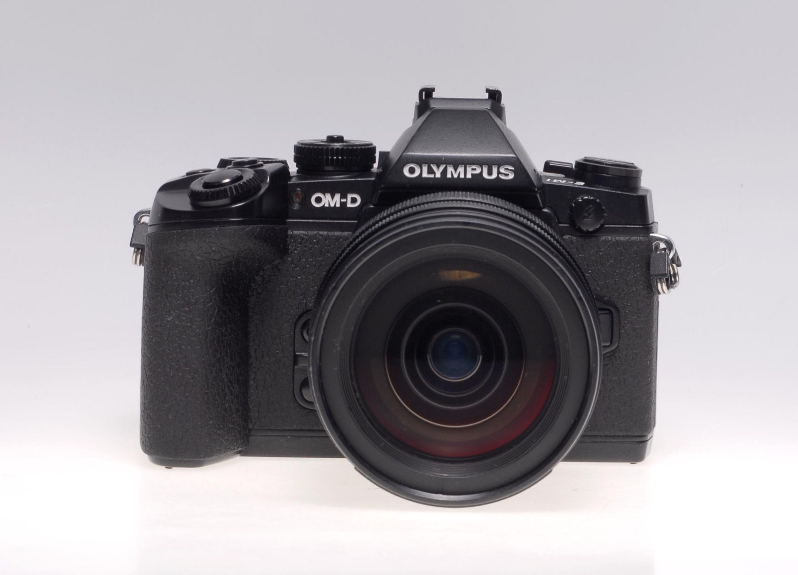 Olympus OM-D E-M1 Digitalkamera - mit 12-40mm 1:2,8 Pro Objektiv - Vorführstück