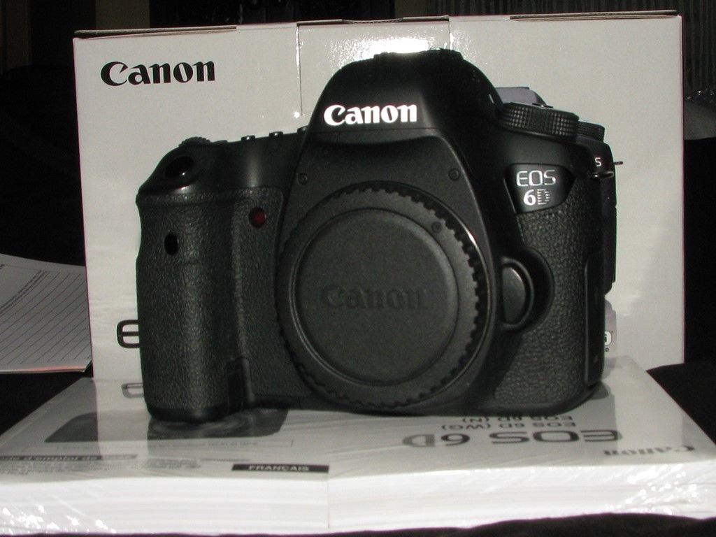 Canon EOS 6D 20.,2 MP SLR-Digitalkamera - Gehäuse ,Batteriegriff