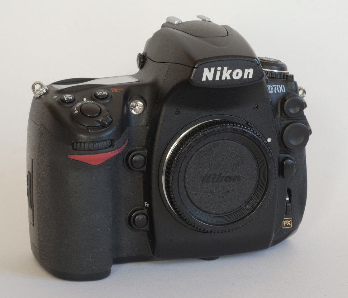 Nikon D 700 D700 Vollformat DSLR FX Body Gehäuse ~22500 Klicks