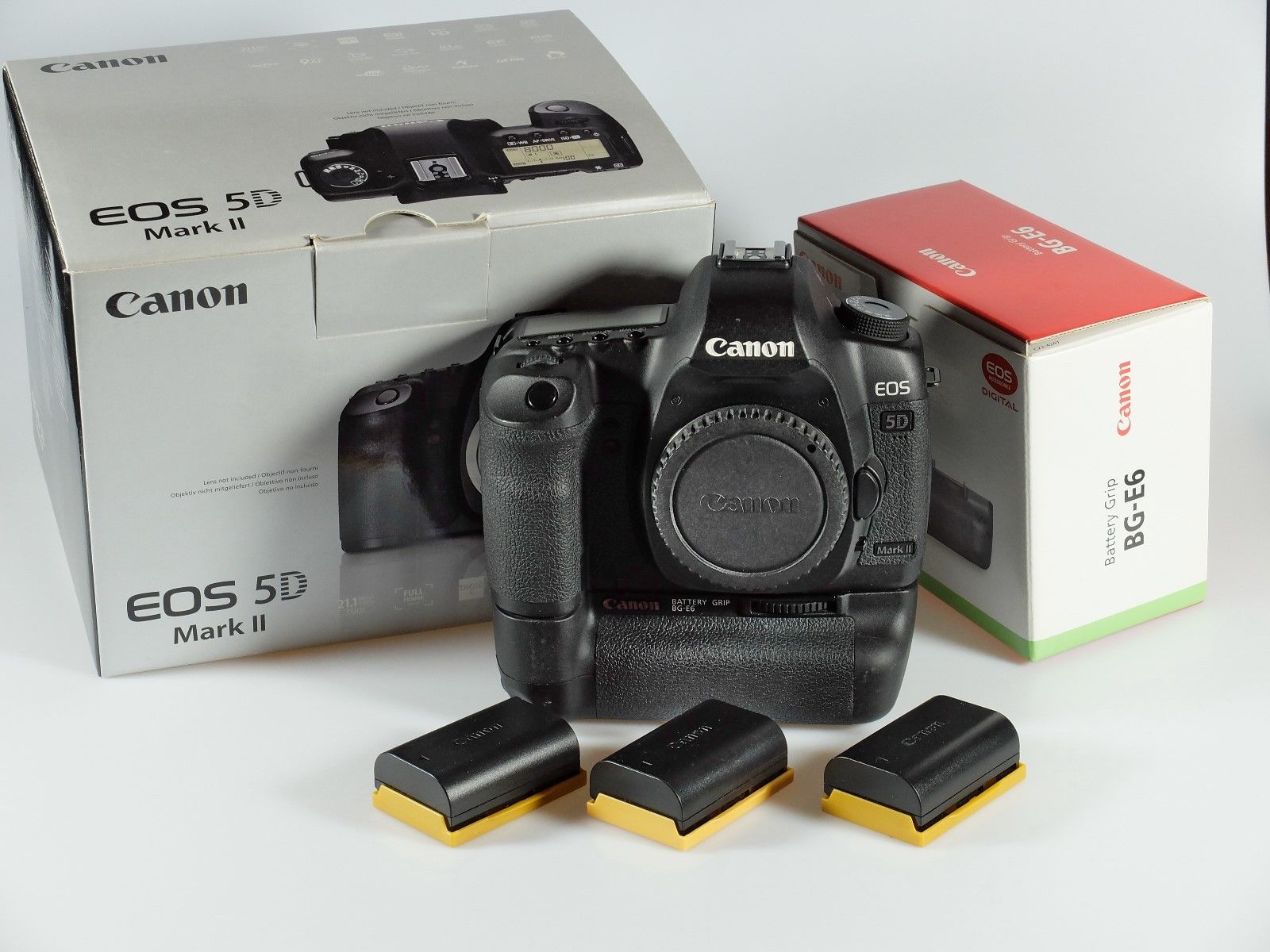 Canon EOS 5D Mark II 21,1 MP Digitalkamera (Nur Gehäuse) Zubehörpaket und OVP