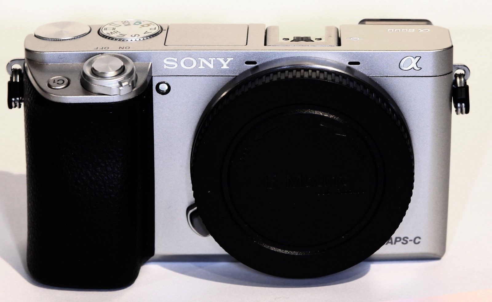 Sony Alpha ILCE-6000 24,3 MP Digitalkamera - Silber (Nur Gehäuse)