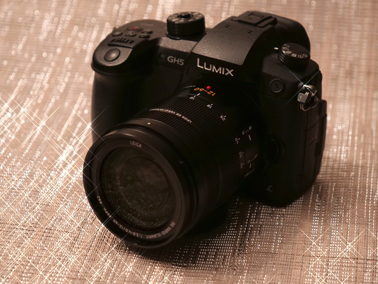 Panasonic Lumix DC - GH5 + Panasonic Leica DG Vario-Elmarit 12-60